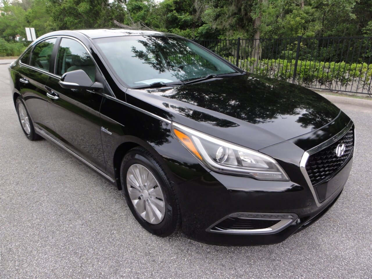 hyundai sonata hybrid 2017 KMHE24L19HA058377 image hyundai sonata hybrid 2017 KMHE24L19HA058377 image